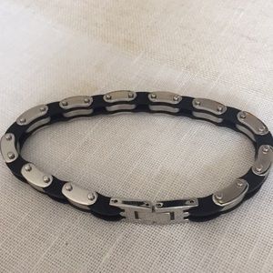 Men’s rubber and stainless bracelet. 8 inches